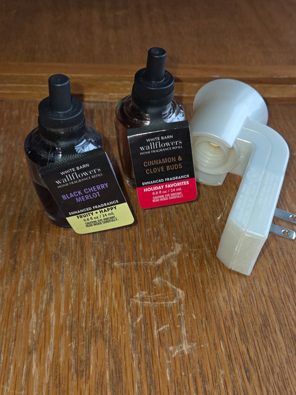 Bath & Body Works Wallflowers Plug & 2 Refills Bundle